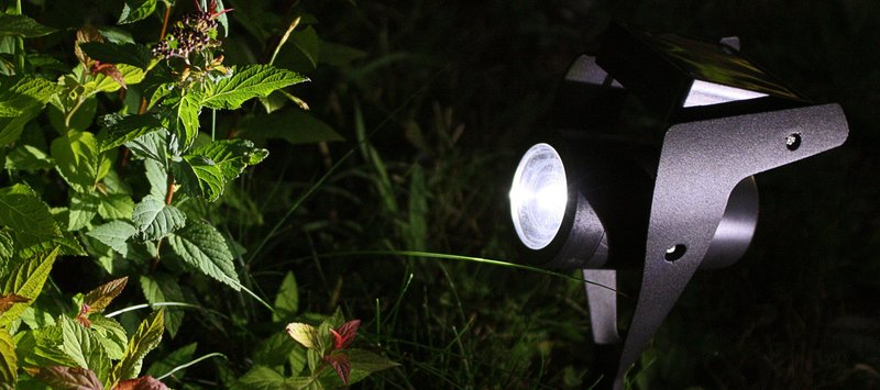 Un spot solaire visto de noche