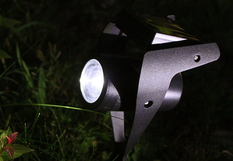 Spot solaire vu de nuit