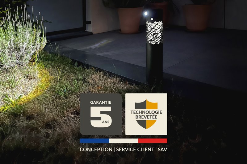 Une balise solaire qui fait aussi spot vue de nuit.